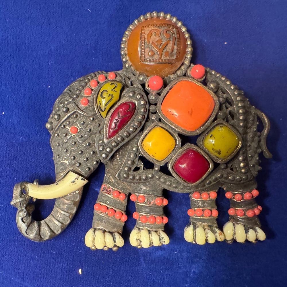 Vintage Unsigned Hattie Carnegie elephant, multicolored brooch 50 - 60's